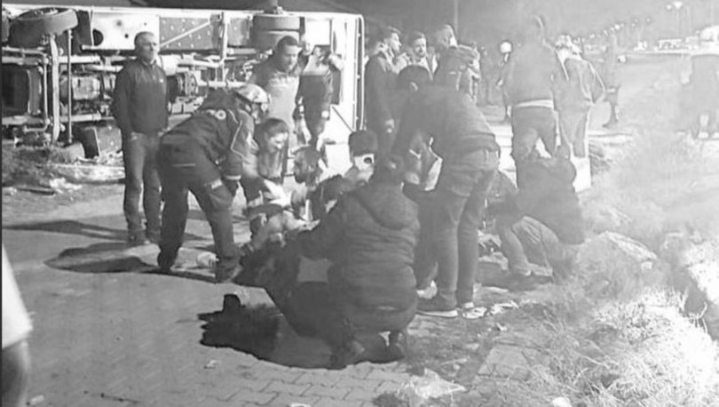 Taraftarları taşıyan otobüs devrildi: 2 ölü