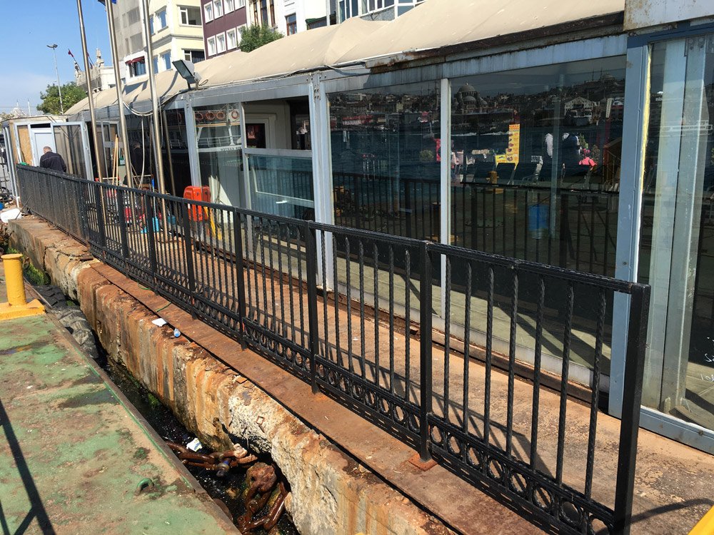 İstanbul’un iskeleleri dökülüyor