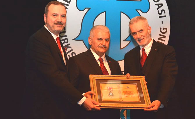 Binali Yıldırım'a ‘Denizcilik Üstün Hizmet Beratı’