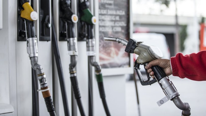 Benzine indirim, motorine bir zam  daha geliyor