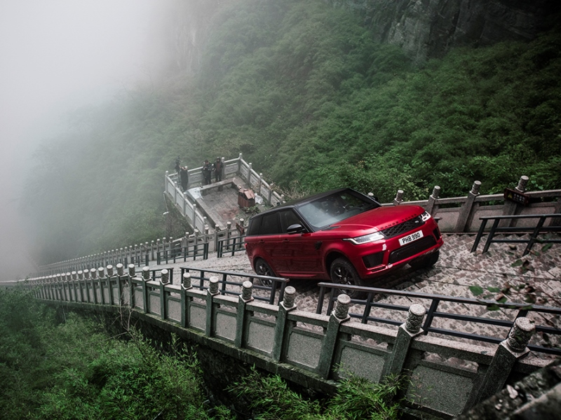 İmkansızın ötesini isteyenlere Range Rover Sport PHEV