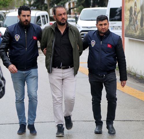 8 firmadan 159 boş konteyner alıp, hurda olarak sattılar