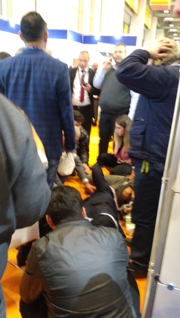 Fuarda müşteri beklerlerken Azrail geliyordu