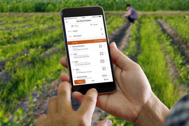 Türk Traktör'den “TARLAM CEPTE”  uygulaması