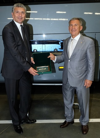 Tataristan Cumhurbaşkanı Mercedes tesislerini gezdi