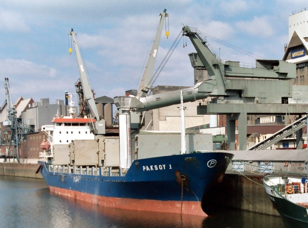 Türk gemisine saldıran korsanlar 10 mürettebatı kaçırdı