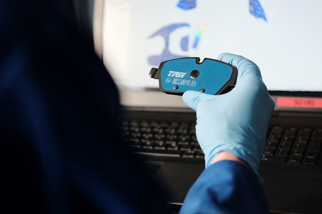 ZF Aftermarket'ten elektrik mavisi balatalar