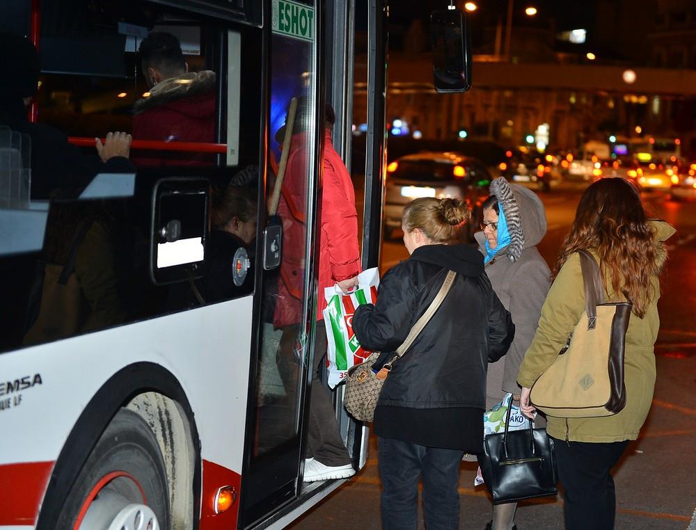 İzmir toplu taşımasında kadınlara pozitif ayrımcılık