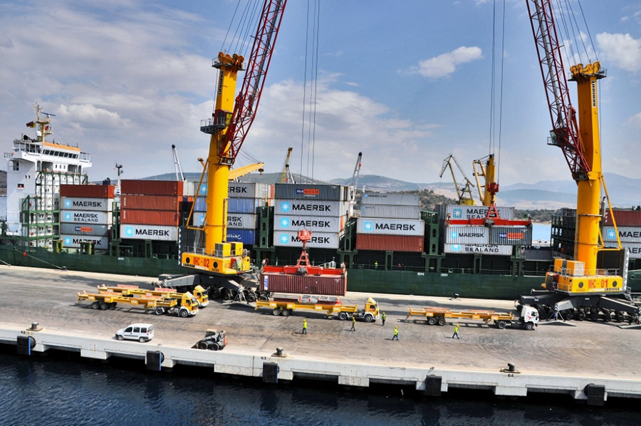 Limanlardaki hisselerini satarak çekiliyorlar