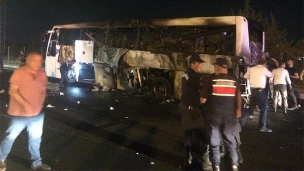 İzmir'de bir yolcu otobüsü daha yandı