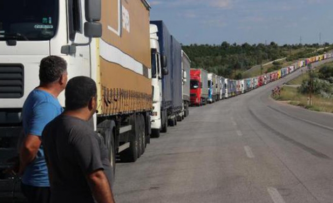 Kuyruktan bıktılar, kapıya gelmeden gümrükleme istiyorlar