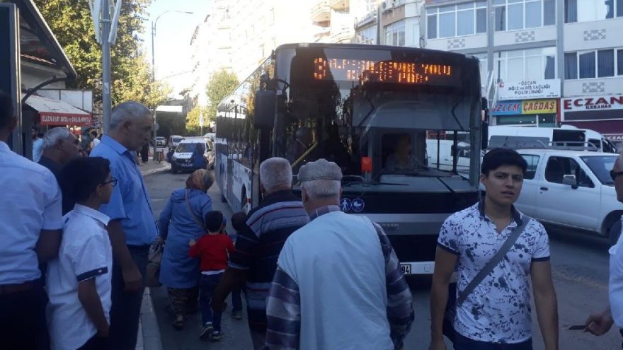Elazığ Belediyesi, 52 halk otobüsünü satışa çıkardı