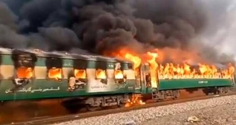 Tren faciası: 65 kişi diri diri yandı