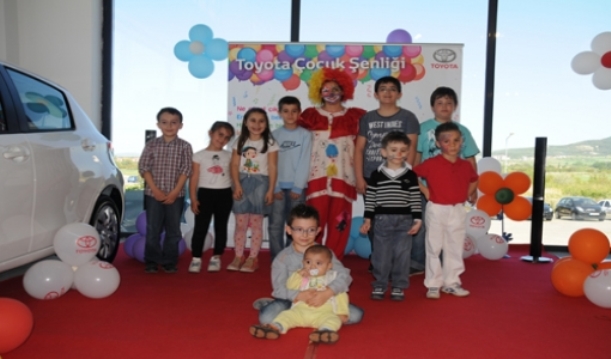 Toyota 23 Nisan'ı plazalarında kutlayacak