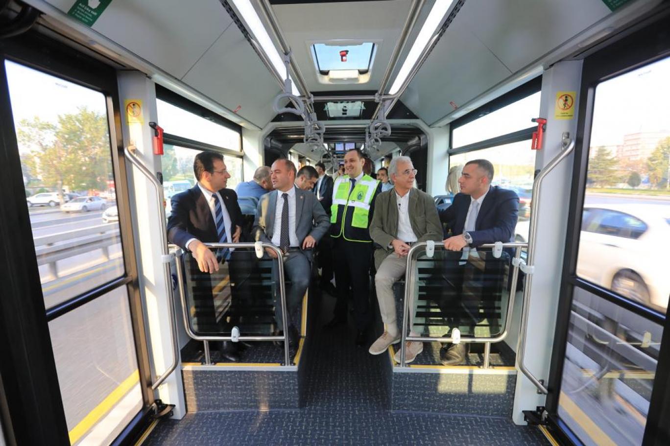 Yeni metrobüsü Ekrem İmamoğlu test etti