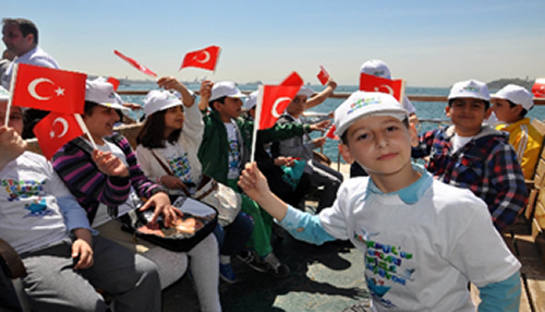 23 Nisan'da ilk kez boğazı gördüler