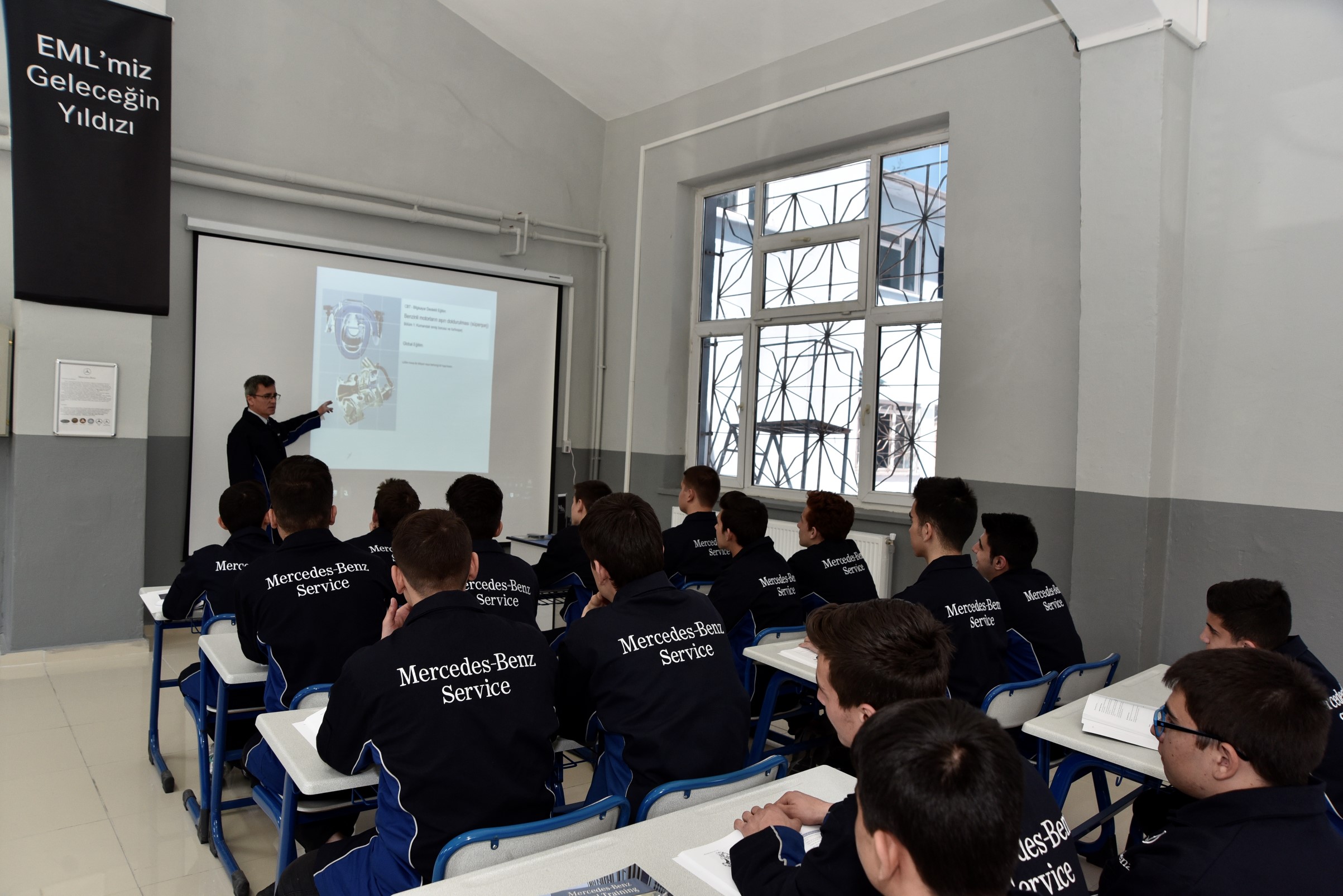 Mercedes'ten 5 mesleki siteye, 5 yeni laboratuvar
