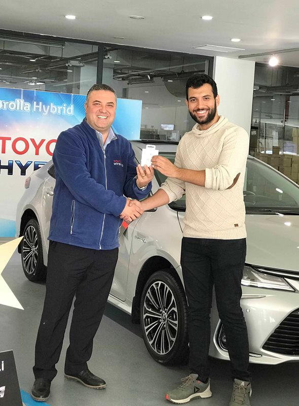 Toyota,kendi hibritlerini yarıştırdı