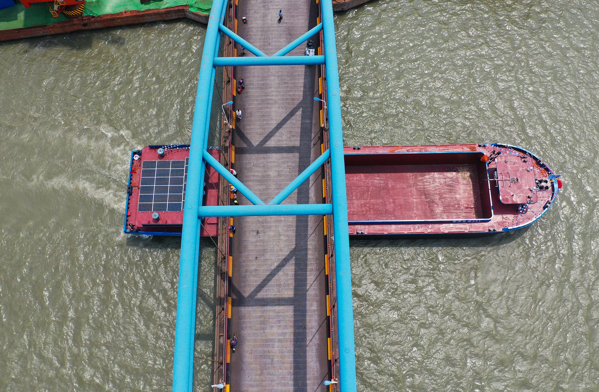 Elektrikli yük gemisinin deneme yolculuğu başarılı