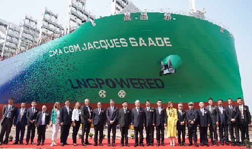 Dünyanın en büyük LNG ile çalışan gemisi CMA CGM'nin