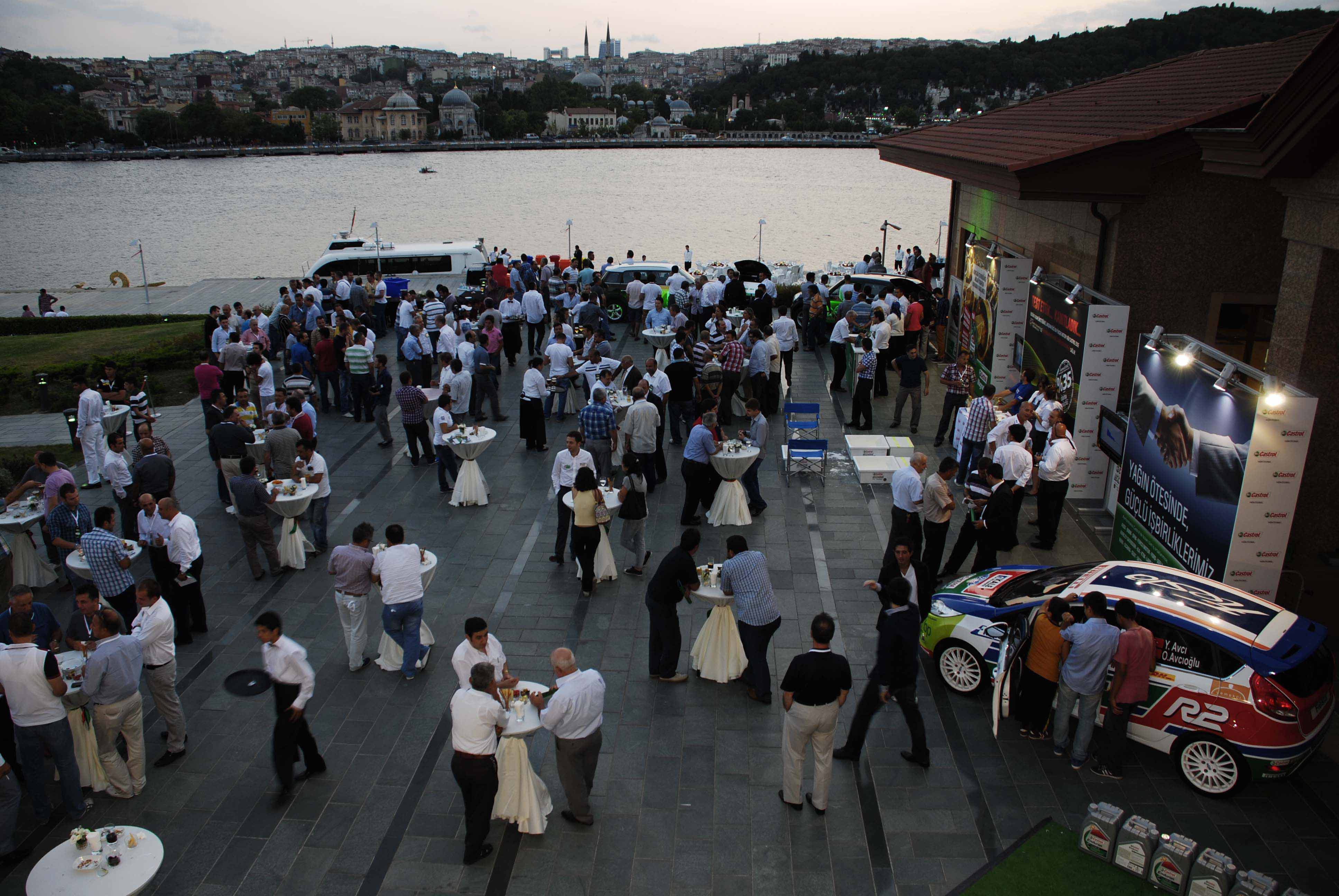 Castrol'den müşterilerine muhteşem davet