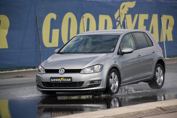 Goodyear EfficientGrip Performance’a tam not