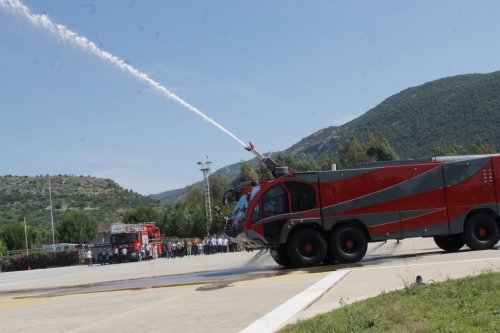 Yerli uçak yangını söndürme aracı görücüye çıktı
