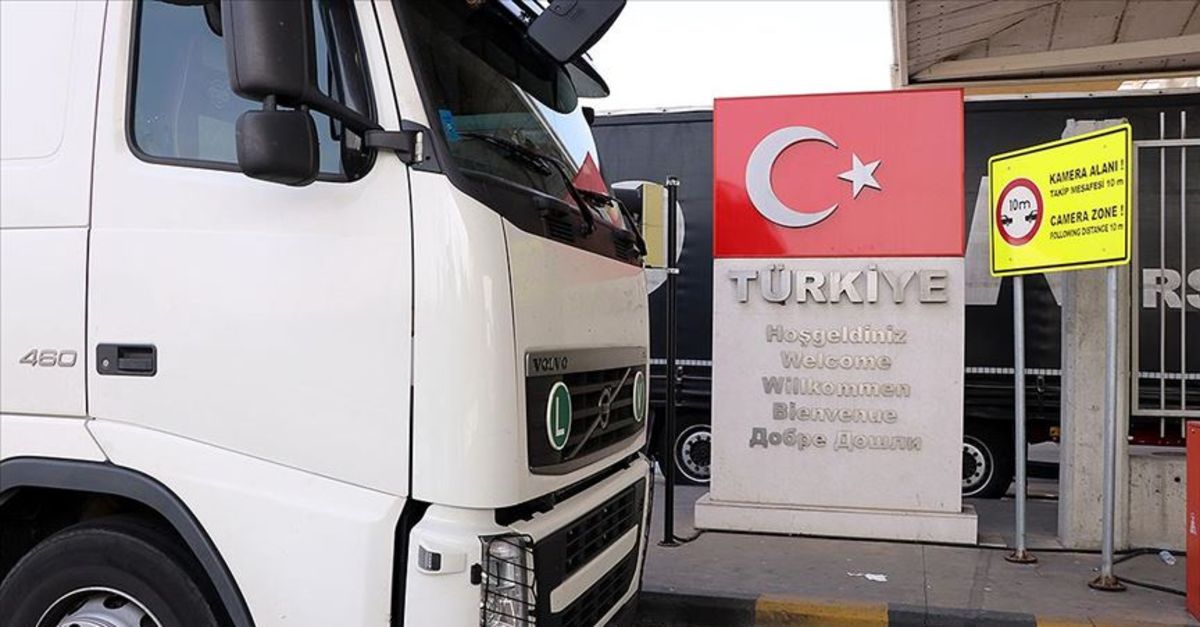 Geçiş belgeleri tükendi, yabancı plakalılar bayram etti