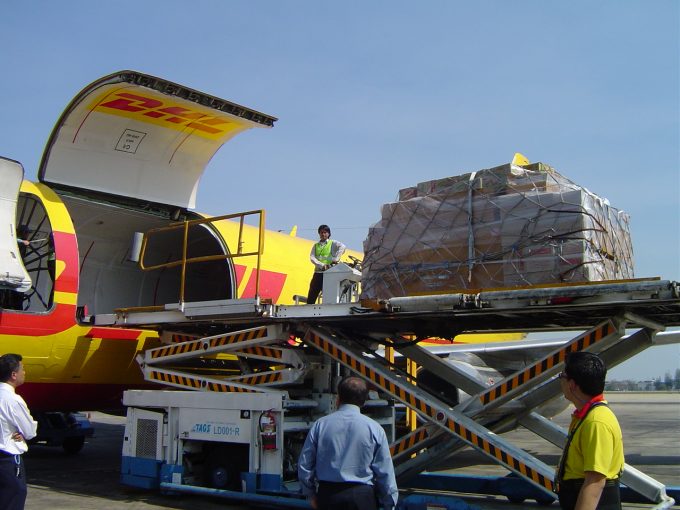 DHL İngiltere operasyonlarını durdurdu