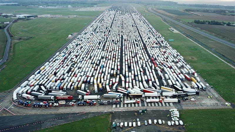 Binlerce TIR sürücüsü karantinada