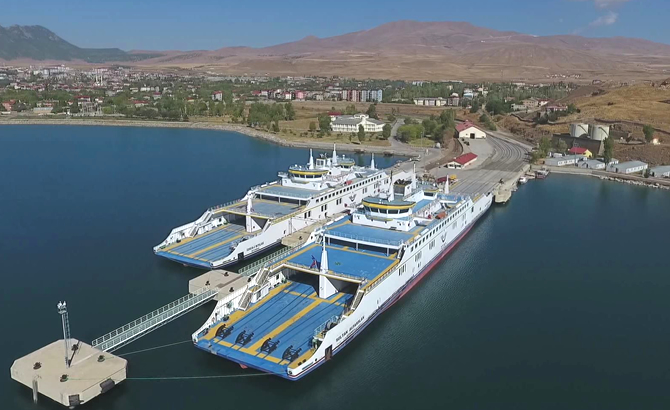 Van'ın iki dev feribotu geçen yıl 500 bin ton taşıdı