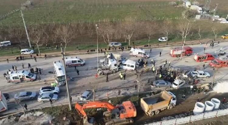 Freni patlayan TIR, araçları biçti: Ölü ve yaralılar var