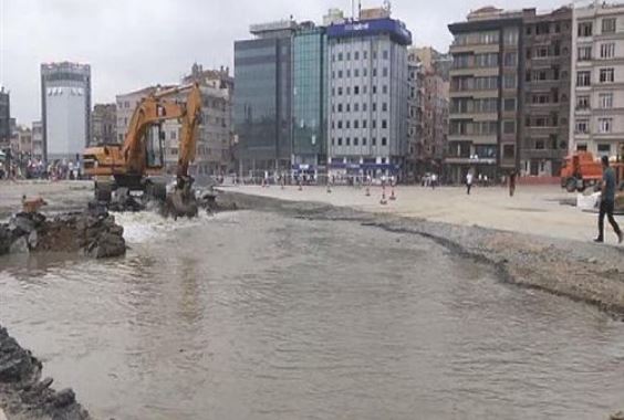 Taksim Metrosu İstasyonu'na giriş durduruldu