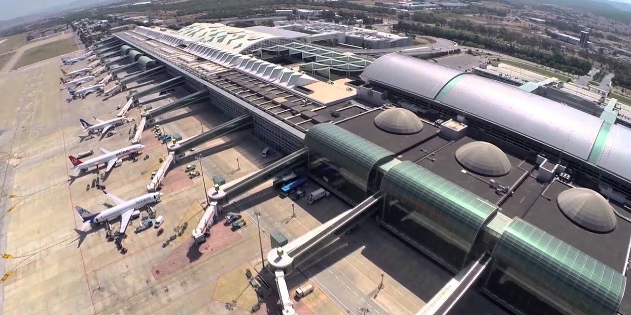 Havaalanı otoparkına 2 günde uçak bileti parası kadar ödedi