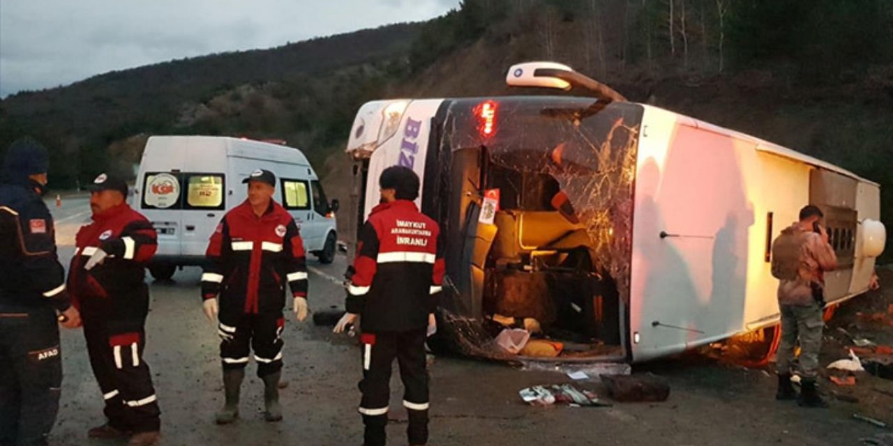 Erzincan’da otobüs devrildi: 4'ü ağır 22 kişi yaralandı