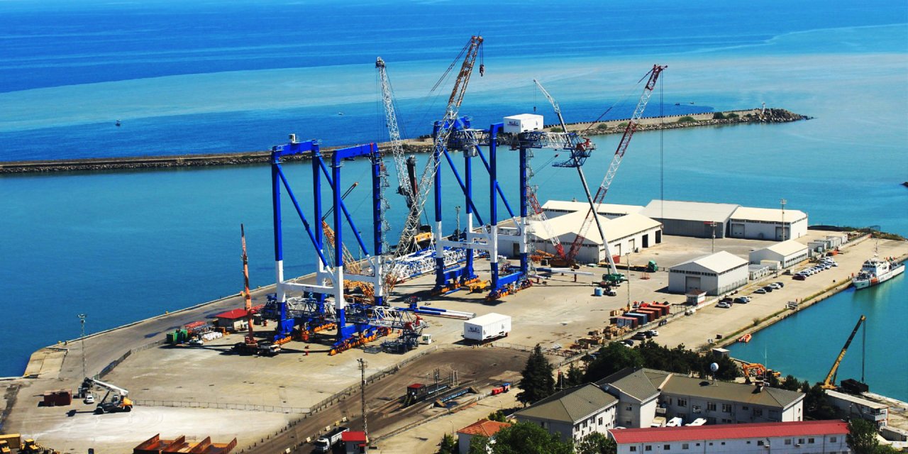 Hareket'in Trabzon- Novorossiysk hattındaki dev vinç operasyonu