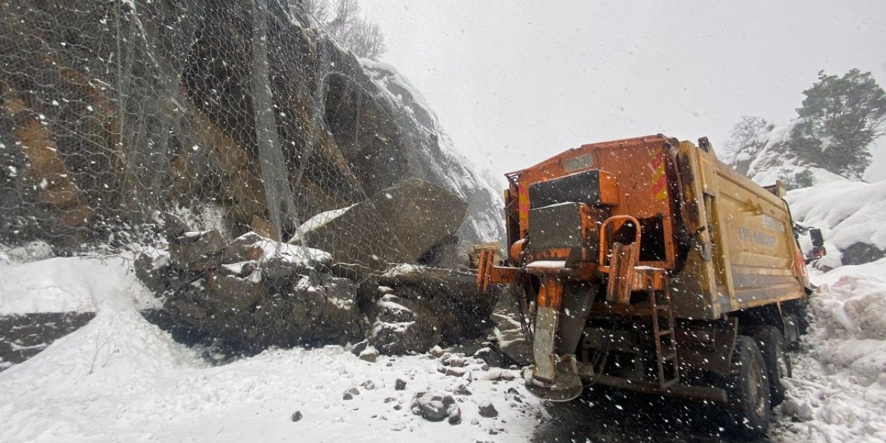 Zonguldak-İstanbul karayolunda heyelan