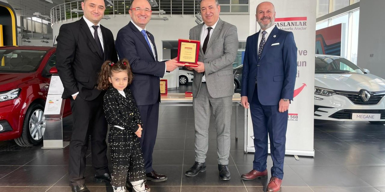 Koçaslanlar Motorlu Araçlar çalışanlarını ödüllendirdi