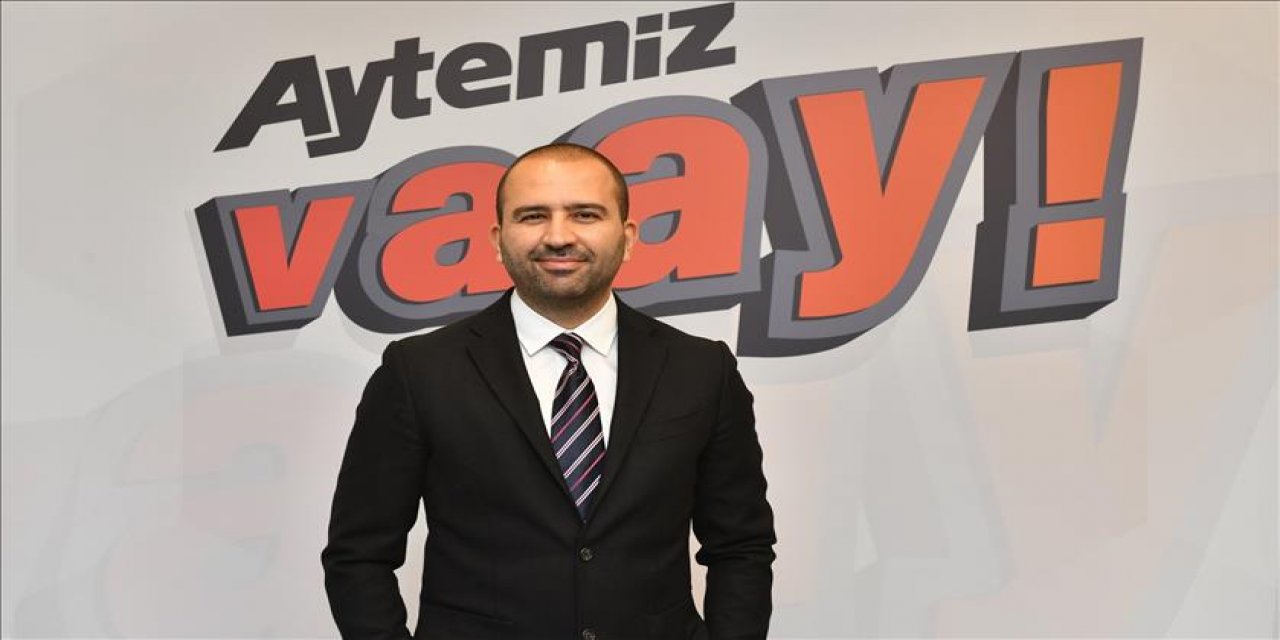 Aytemiz müşterisi yakıtını aracından inmeden alıyor