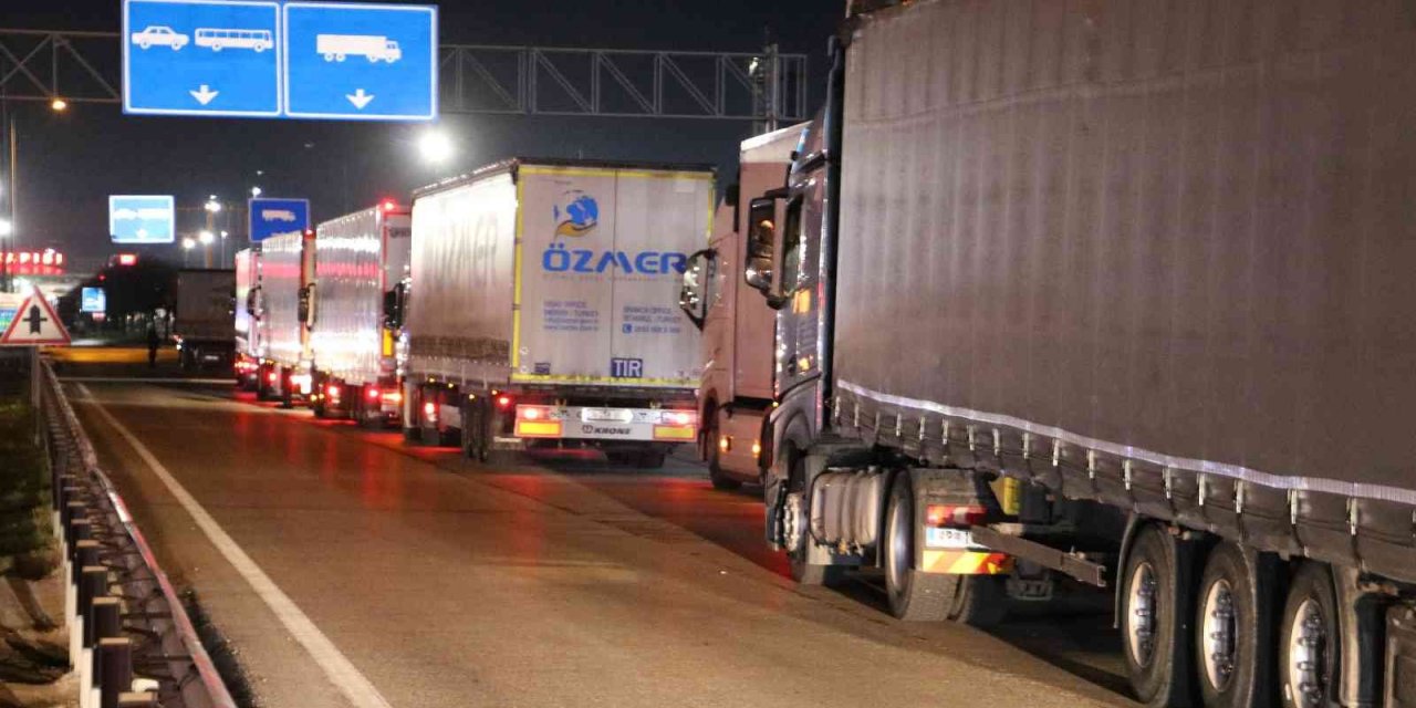 500 Türk TIR'ı Ukrayna'dan ülkeye dönmek için bekliyor