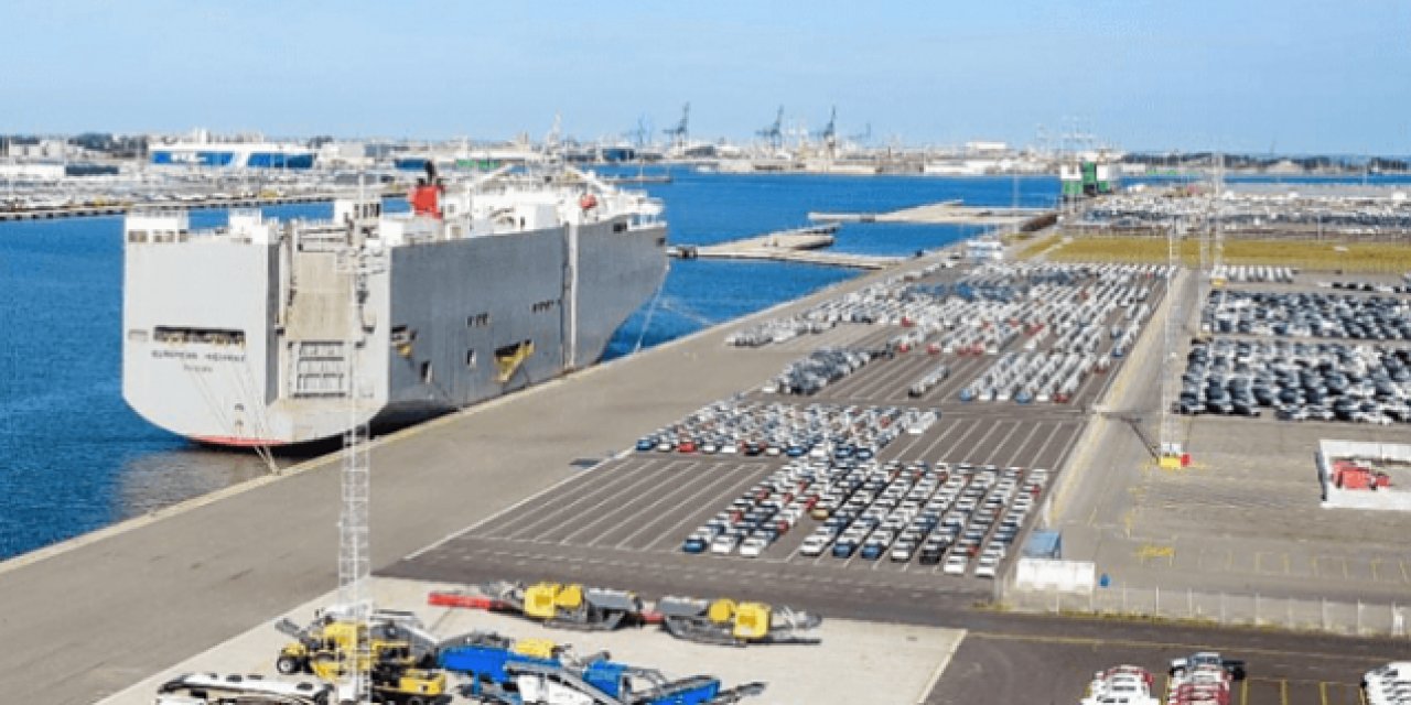Rusya bağlantılı binlerce lüks araba Zeebrugge Limanı'nda birikiyor