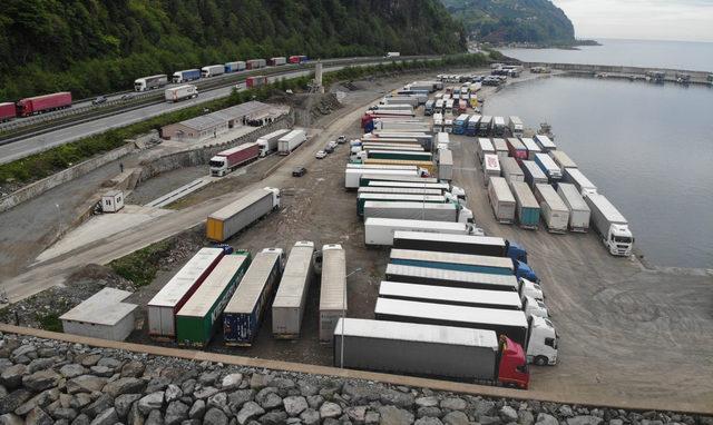 Gürcistan, Türk plakalı TIR'ları sınırda bekletiyor