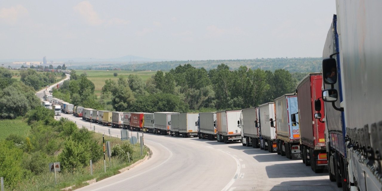 Hamzabeyli Sınır Kapısı'nda TIR kuyruğu 40 kilometreyi buldu