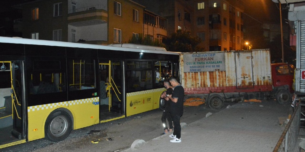 İETT otobüsü 17 aracı pert etti, ardından sürücüsü kayıplara karıştı