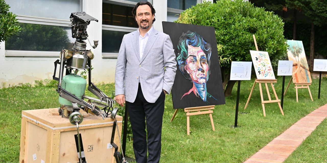 TEMSA ve Ç.Ü işbirliği: Otobüs atıklarından  sanat eserleri yaptılar