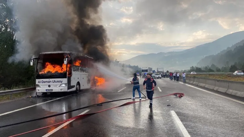 Anadolu Otoyolu'nda yolcu otobüsü yandı