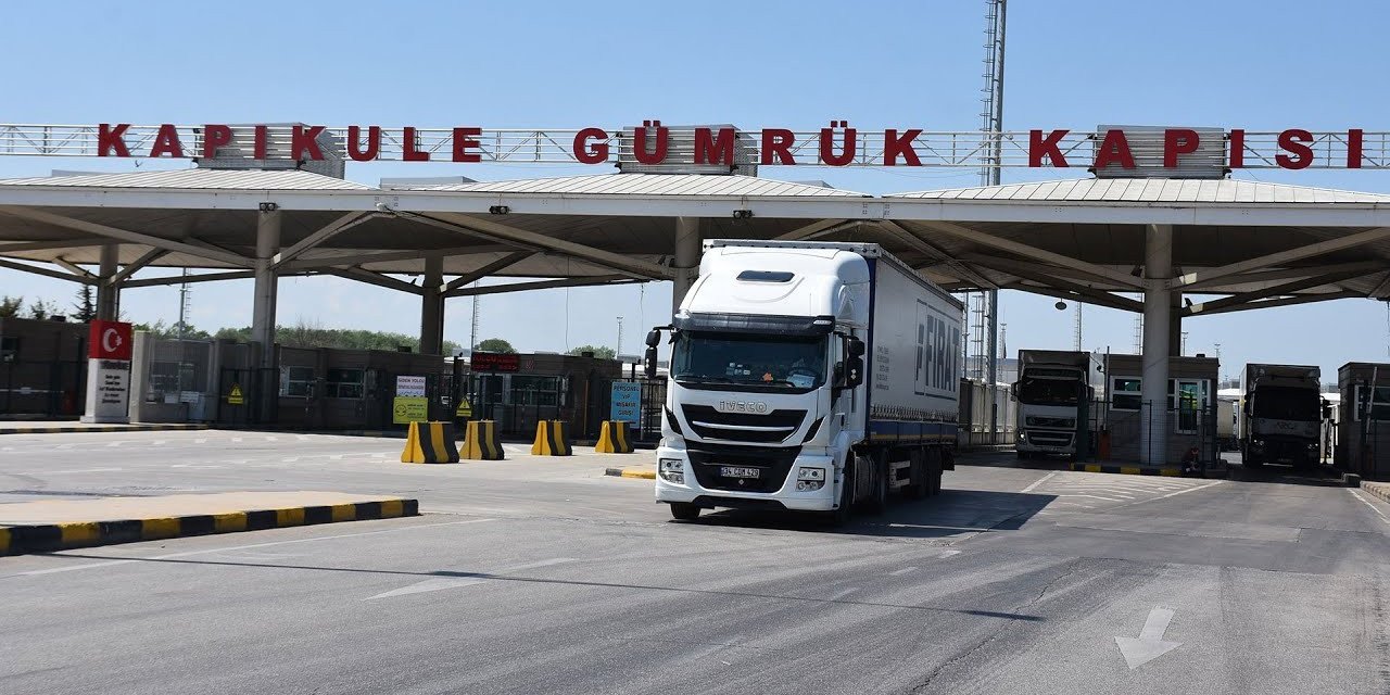 Örtülü vize engeli, Kapıkule'de TIR kuyruklarını eritti
