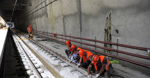 Marmaray'da ilk vagon bugün raya iniyor