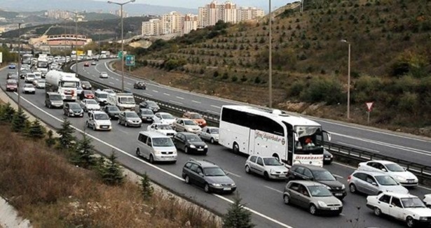 TEM kilitlendi, 15 kilometrelik araç kuyruğu oluştu