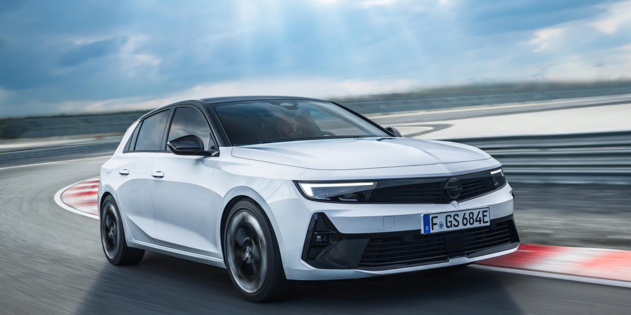 Dinamik ve Öncü: Yeni Opel Astra GSe ve Astra Sports Tourer GSe